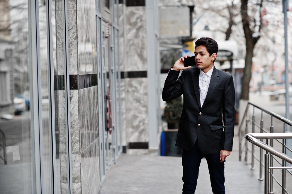 Sales Associate & Visual Merchandising Expert